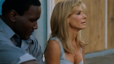 Sandra Bullock en escena en la película the blind side