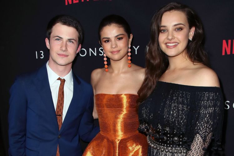 Selena Gomez y los protagonistas de la serie "13 reasons why"