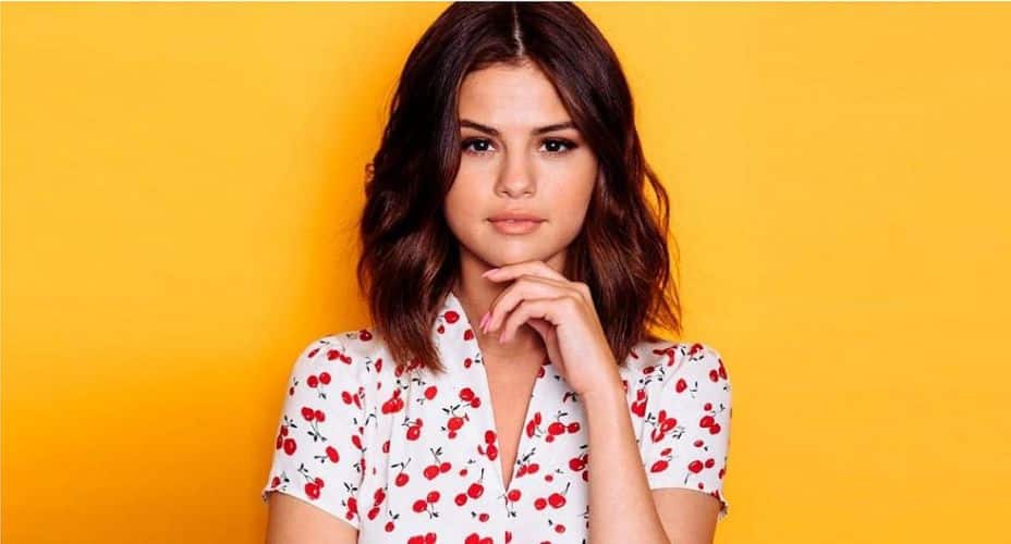 Selena con determinada aptitud