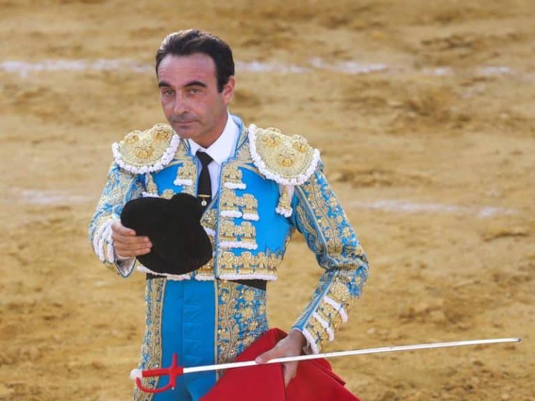 Enrique Ponce vuelve a suspender en las medidas anti-covid-19