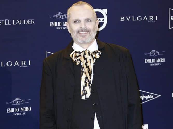 Miguel Bosé: del estrellato a las teorías conspiranoicas que lo hacen ver como un loco