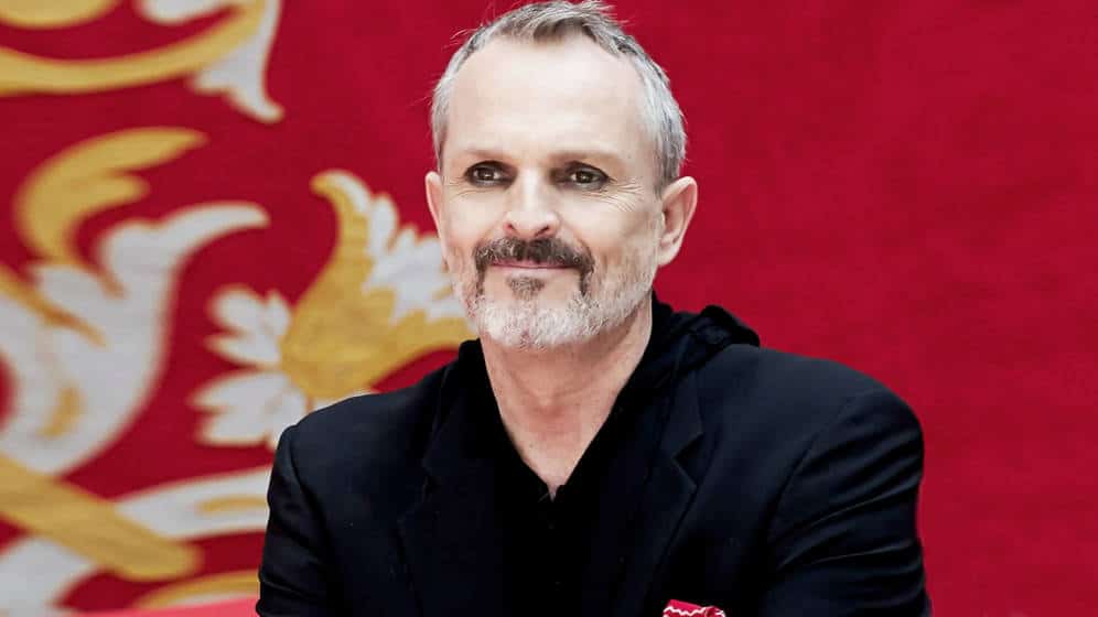 Miguel Bosé: del estrellato a las teorías conspiranoicas que lo hacen ver como un loco