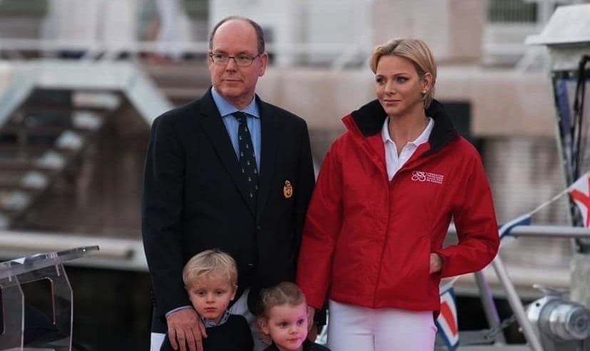 Desde el año 2011 está casado con la ex nadadora surafricana  Charlene Wittstock  y tienen dos hijos
