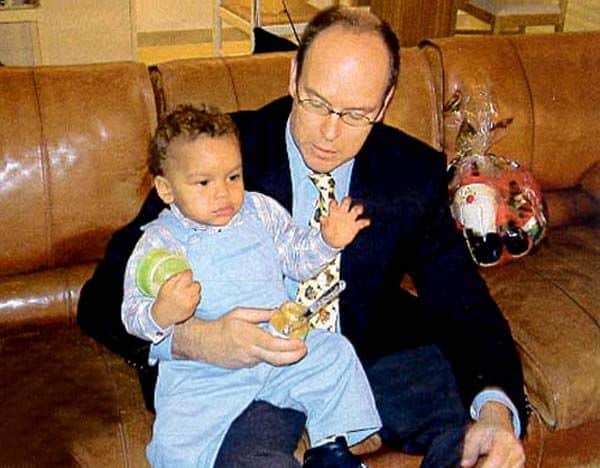 En 2005, Alberto de Mónaco reconoció a su primer hijo ilegitimo