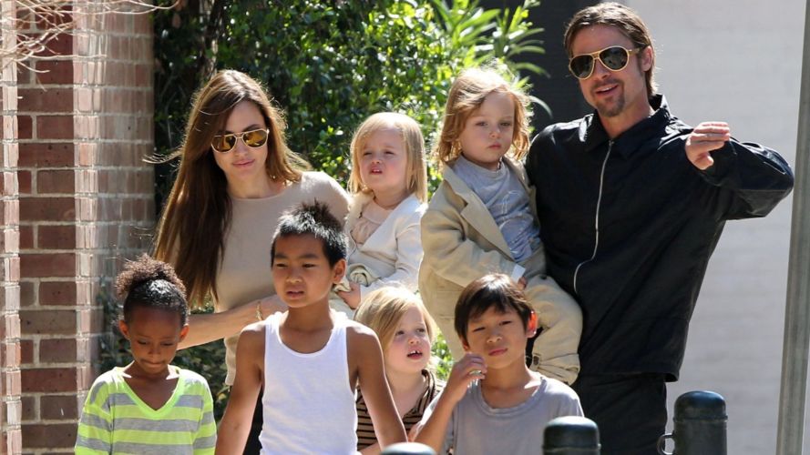 Brad Pitt y Angelina Jolie e hijos