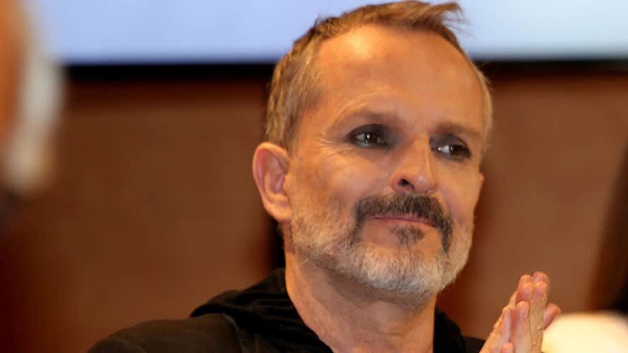 Miguel Bosé: del estrellato a las teorías conspiranoicas que lo hacen ver como un loco