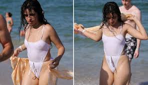 camila-cabello playa