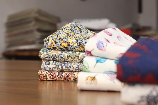 Pantalones estampados de Stradivarius, Berskha y Primark que causan sensación