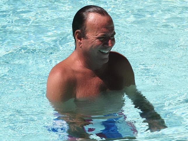 Julio Iglesias y el rey Juan Carlos, más parecidos de lo que creen: Todo su patrimonio en juego