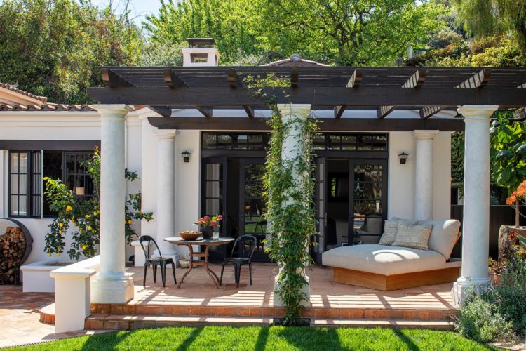 La casa de estilo mediterráneo, que anteriormente era propiedad de Charlie Sheen