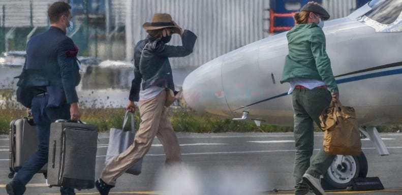 Brad Pitt y Nicole Poturalski fueron vistos de vacaciones en Francia