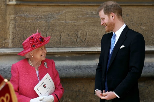 La reina Isabel II y el príncipe Harry