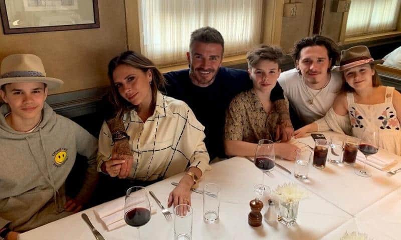 La polémica de Victoria Beckham y los despidos masivos para mantener a flote su marca Victoria Beckham y su familia