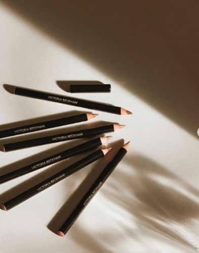 Conoce la línea de belleza de Victoria Beckham Victoria Beckham Beauty ofrece una elegante selección de perfiladores de labios