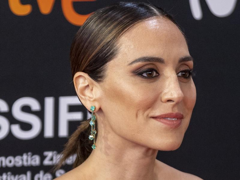 Tamara Falcó nos deja de piedra (para bien) con su look 'total black' de Carolina Herrera