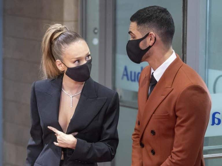 Ester Expósito y Alejandro Speitzer presumen de su amor en público