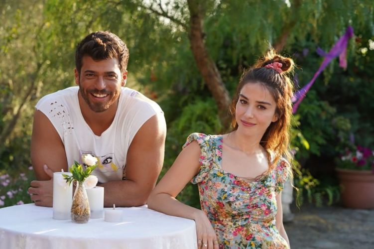 Can Yaman y Özge Gürel trabajaron juntos en Dolunay