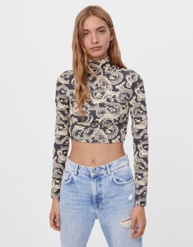 camiseta cropped bershka