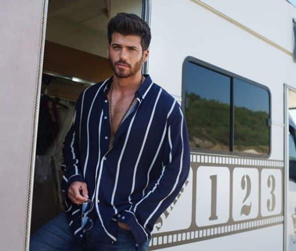 Can Yaman, el fenómeno turco del momento, no deja de sorprender a sus fans