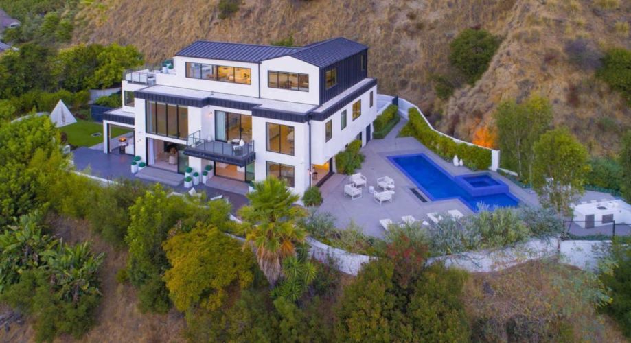 A principios de este verano, Lovato finalmente vendió su mansión de Hollywood Hills por 8,25 millones de dólares