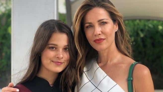 Manuela Sanz y su madre. Jaydy Michel 