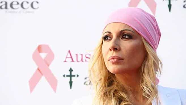 Así es la campaña de Ausonia contra el cáncer que une a Marta Sánchez, Rozalén y Lydia Valentín
