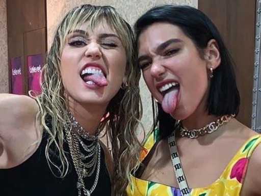 Miley Cyrus y Dua Lipa 