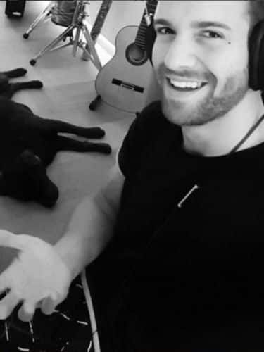 Pablo Alborán montó un estudio de grabación en su casa