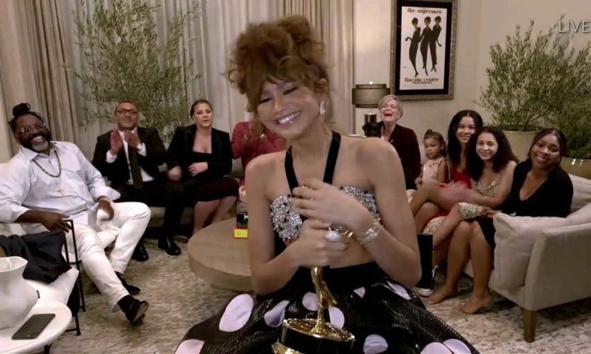 Zendaya sorprendida al ser galardonada con el Emmy como mejor actriz en una serie dramática