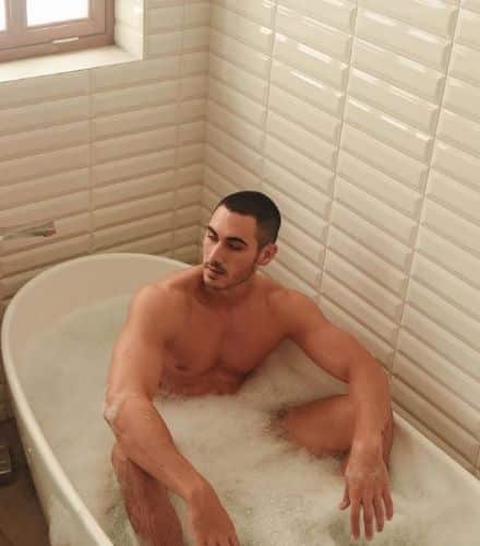 Un baño de burbujas con Alejandro Speitzer