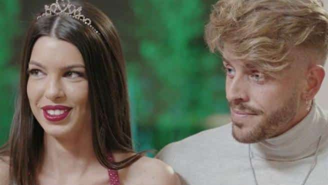 Andrea reconoce seguir enamorada de Óscar