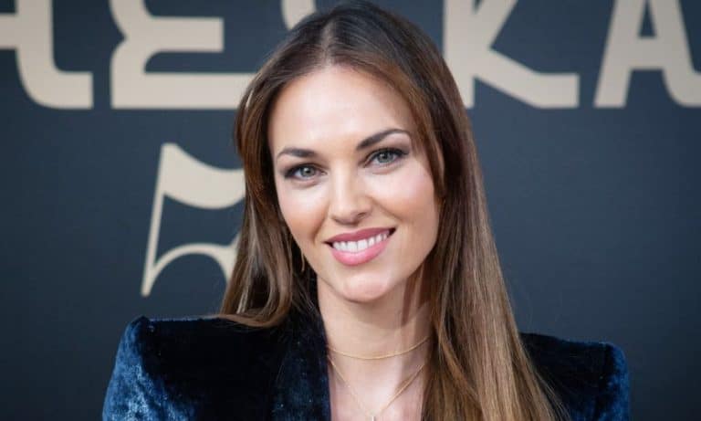 Helen Lindes regresa a las pasarelas más fuerte que nunca