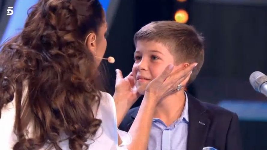 La tonadillera sale al rescate de uno de los concursantes en Idol Kids