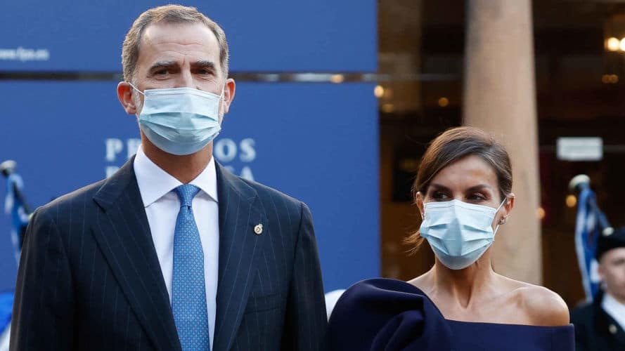 Letizia y Felipe, juntos en la adversidad, aúnan fuerzas ante el peor momento de la monarquía