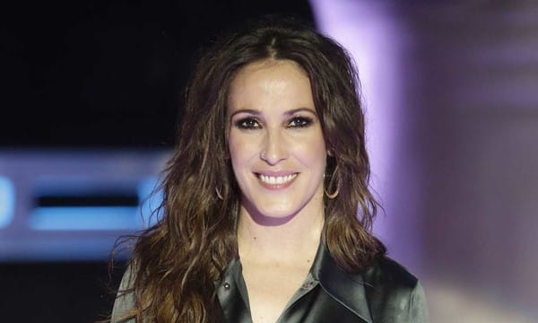 Malú se pone artística con la nieve: atención a su obra maestra