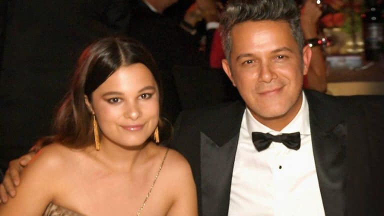 Manuela, hija de Alejandro Sanz, pide paso y protagoniza, junto a su madre, su primera portada