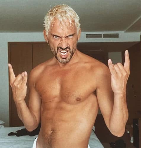 Paco León celebró su cumpleaños con un cambio de look