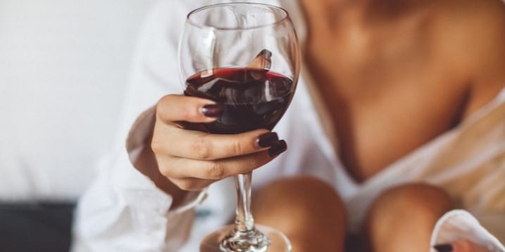 Noche de sexo en el toque de queda: sentid envidia, conejos