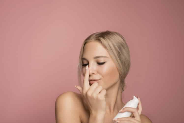 Cremas hidratantes baratas que recomiendan los expertos en maquillaje