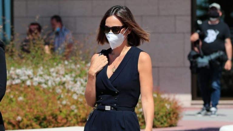 Tamara Falcó se apunta a la moda de camisa babero