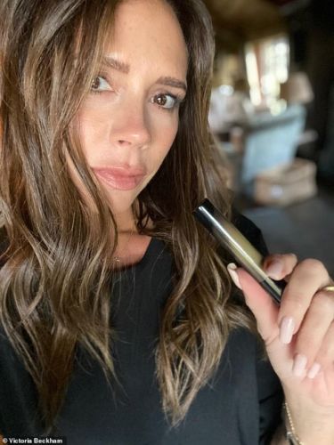 Victoria Beckham realizó el anuncio de su nuevo proyecto en sus redes sociales