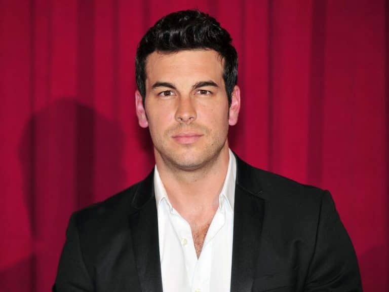 Mario Casas y su extraña celebración tras su victoria en los Goya