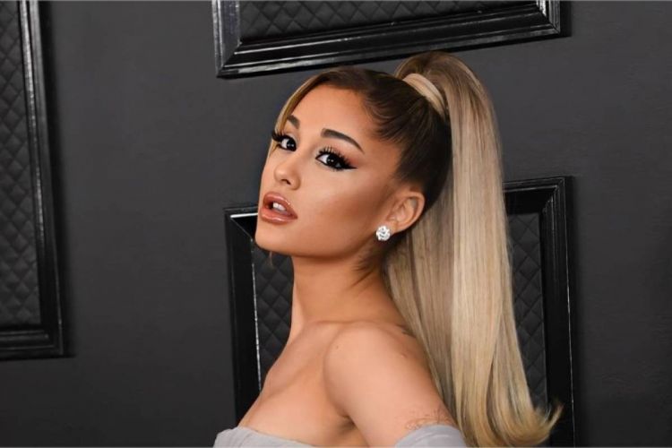 Ariana Grande y otras famosas que te engañan: ¡llevan pelucas!