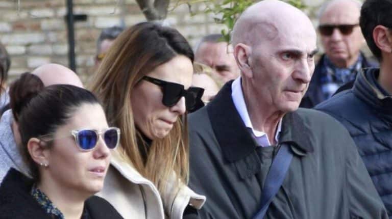 Isabel Pantoja da plantón a Irene Rosales en el entierro de su padre