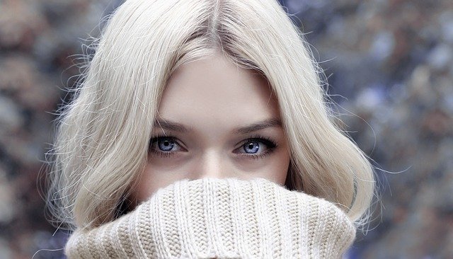 ojos azules