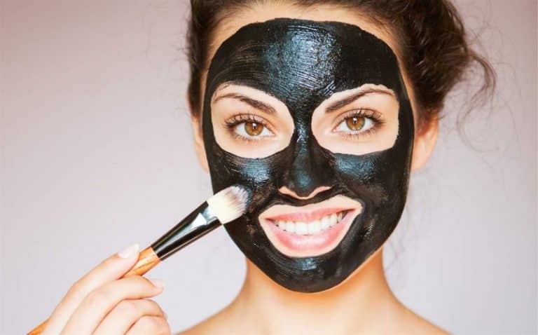 Así es Carbon Peel Flash, el tratamiento que te quitará varios años de tu rostro