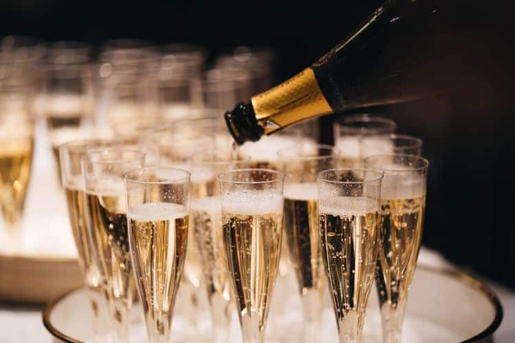 El champán, el 'invitado' que no puede faltar en tu cena de Navidad