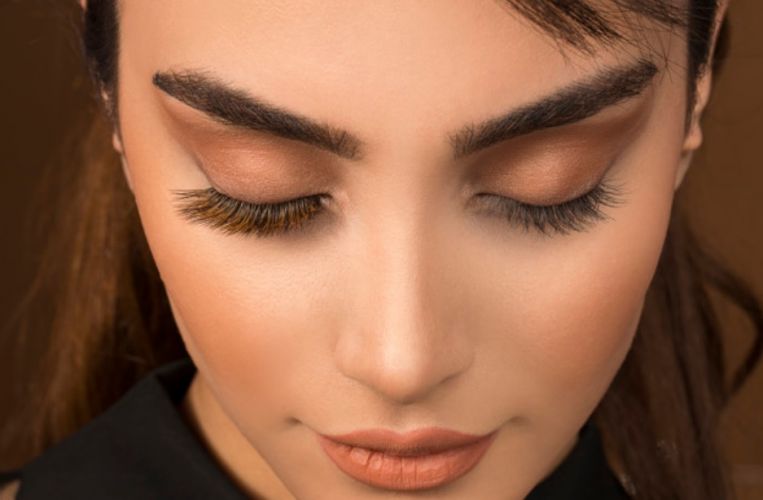ojos marrones