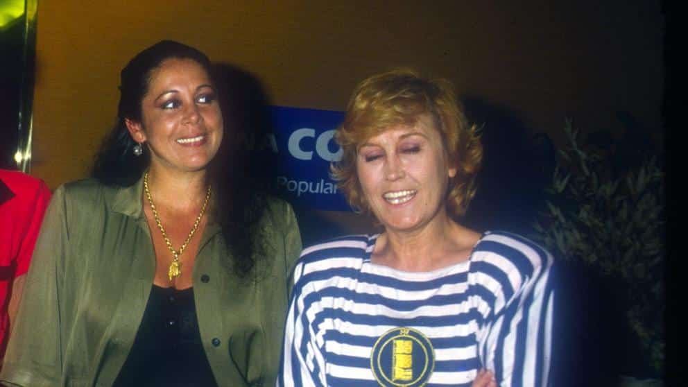 Las 'amigas' de Isabel Pantoja con las que se le relacionó sentimentalmente