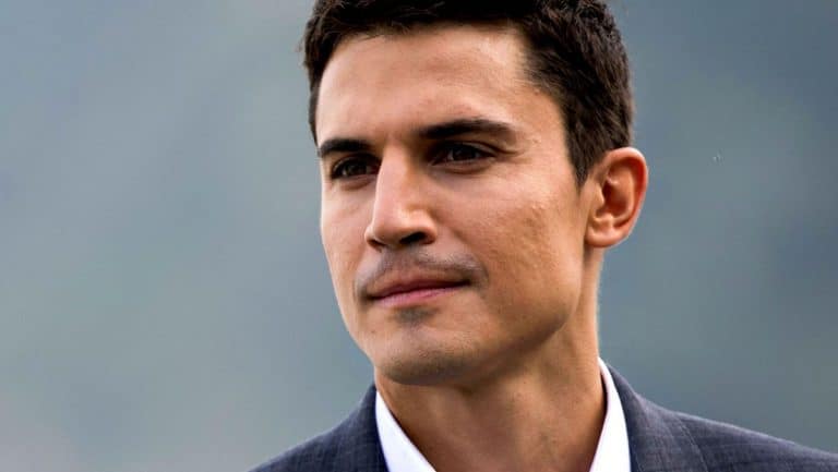 El guaperas Álex González vuelve para enloquecernos con la serie ‘3 Caminos’ de Amazon Prime